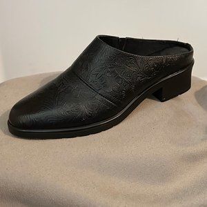 Walking Cradles Black Tooled Caden Leather Mule -size 5